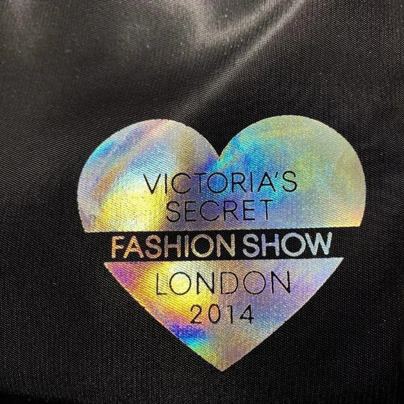 Victoria’s Secret London Fashion Show Bag in a Bag 2 in 1 Travel Tote - Picture 5 of 8